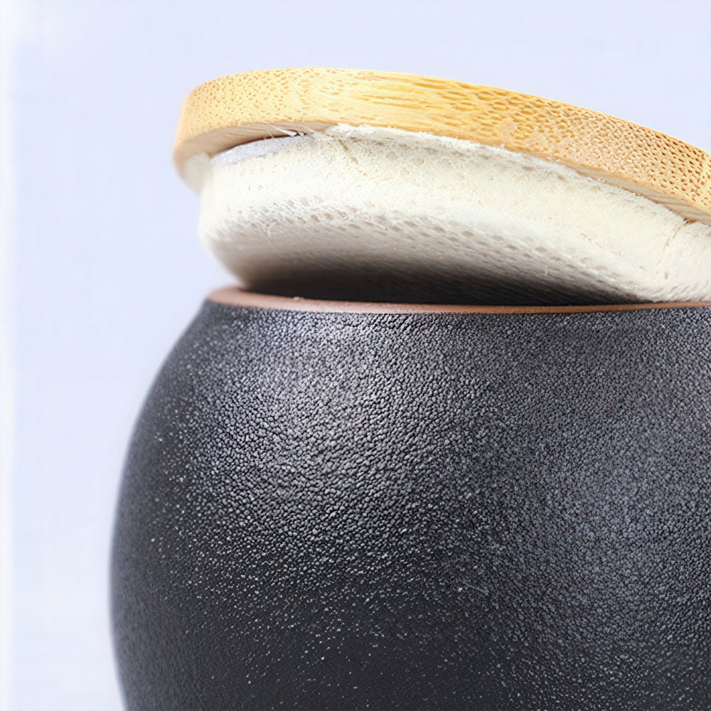 Le joint d'étanchéité du couvercle assurant la conservation du thé.