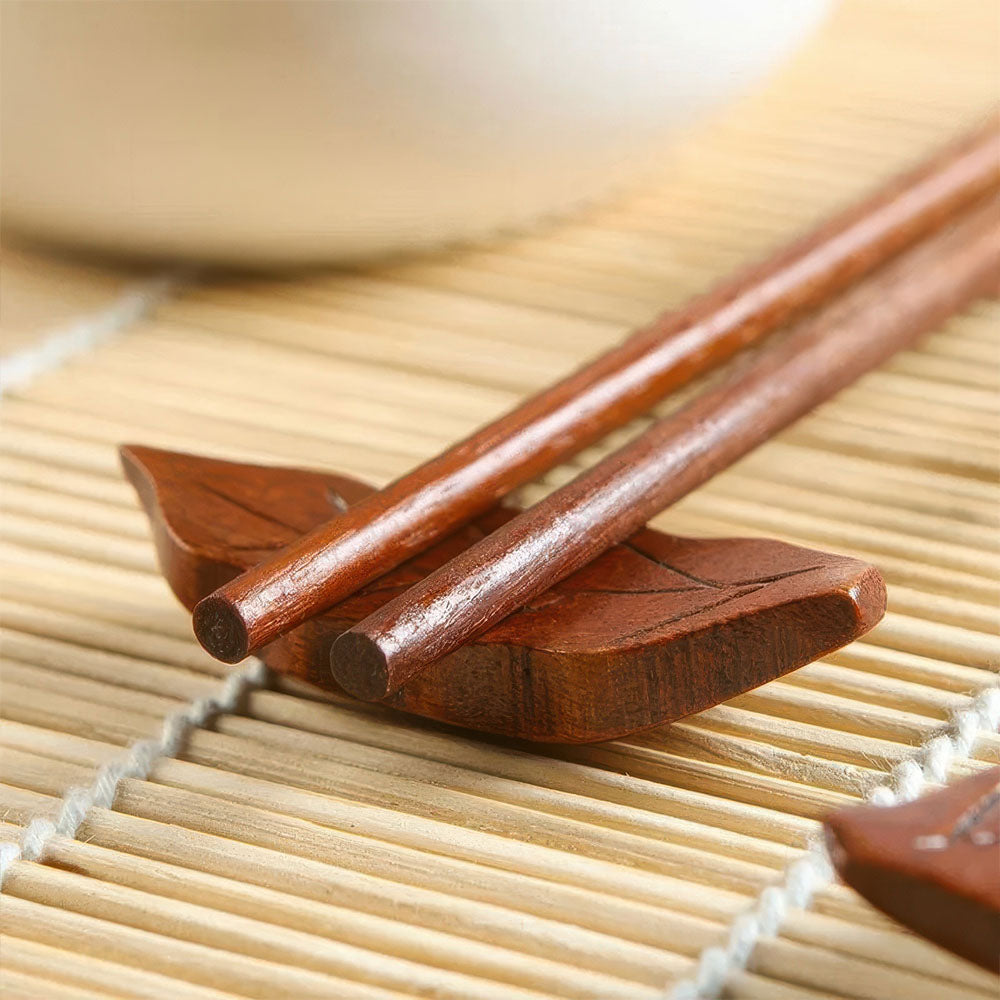 Baguettes Chinoises Posées sur leur Porte Baguettes