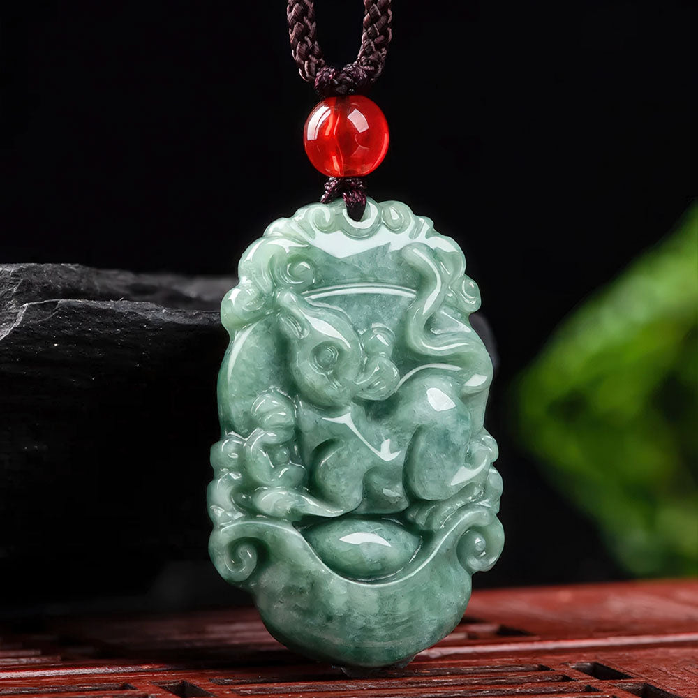 Détails de la sculpture du porte-bonheur chinois en jade.