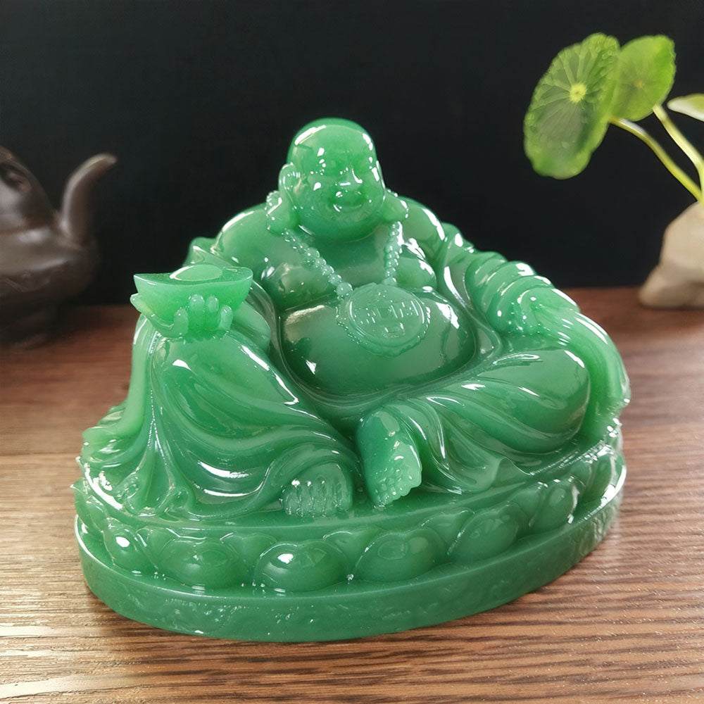 La figure bienveillante du Bouddha Rieur, symbole de contentement.