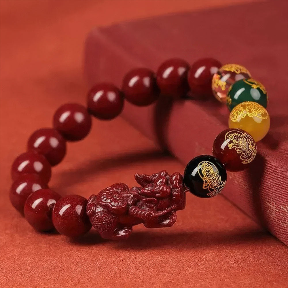 Le modèle du porte-bonheur chinois Feng Shui avec un Pixiu unique et des perles multicolores.