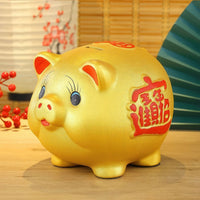 Thumbnail for Mise en scène décorative de la tirelire cochon porte-bonheur dans une ambiance asiatique.
