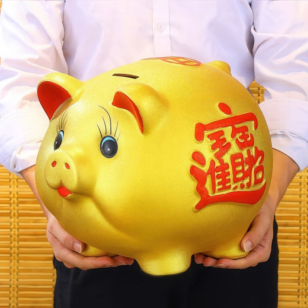 Vue de la grande taille du cochon d'or, pour une épargne maximale.