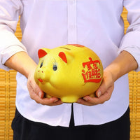 Thumbnail for Le cochon porte-bonheur chinois doré, utilisé comme décoration Feng Shui.