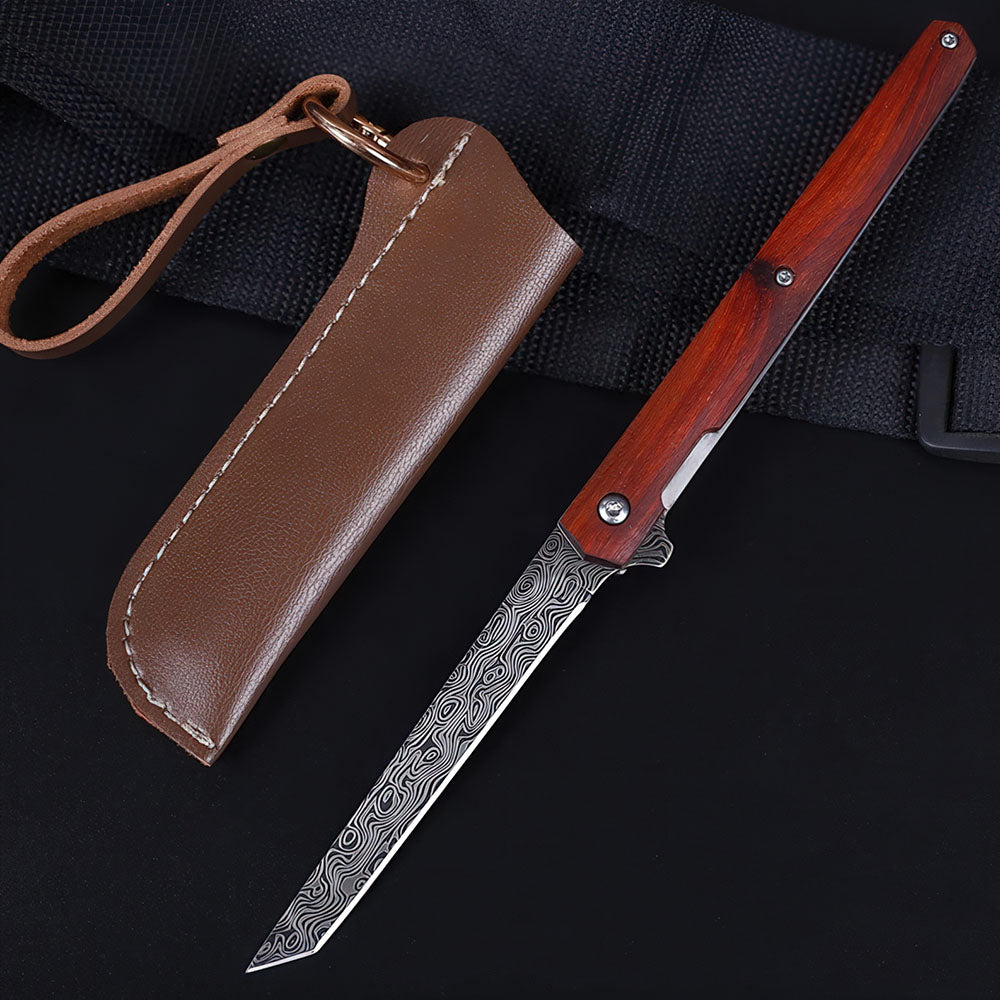 Couteau de poche élégant et fonctionnel, avec son étui de transport.