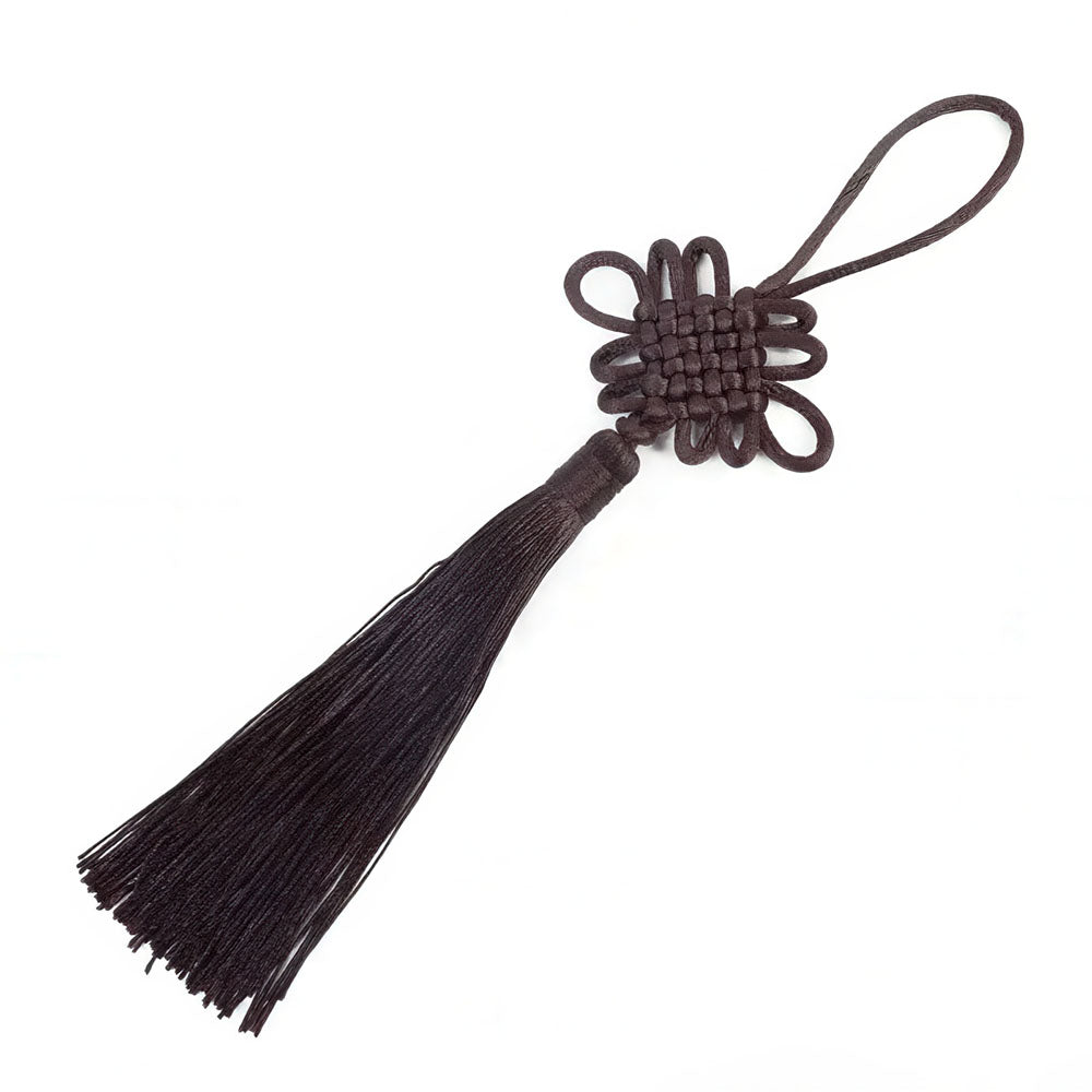 Le nœud porte-bonheur chinois de couleur noir.
