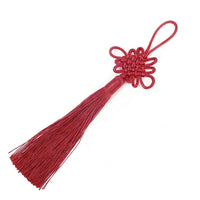 Thumbnail for Le nœud porte-bonheur chinois de couleur rouge bordeaux.