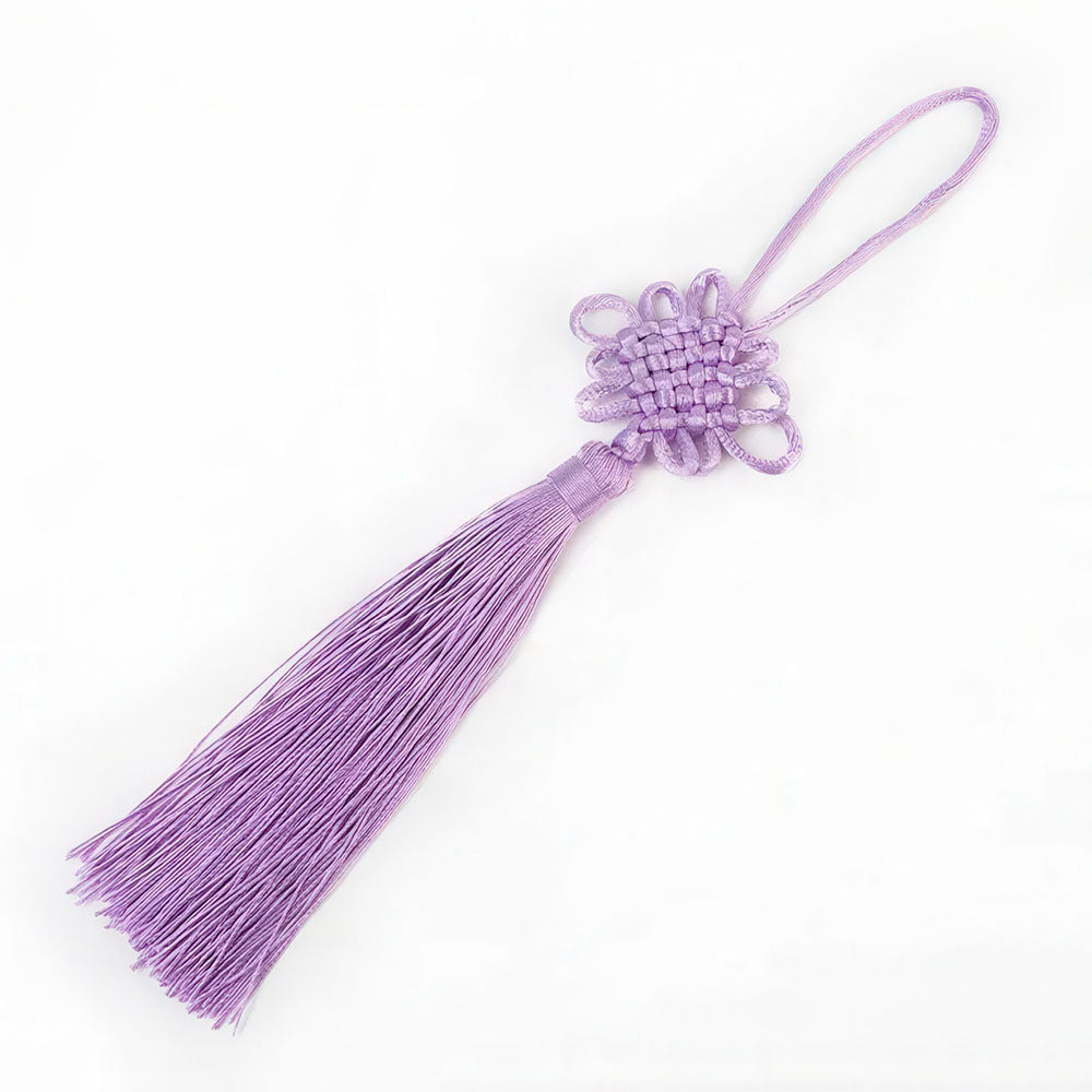 Le nœud porte-bonheur chinois de couleur violet clair.