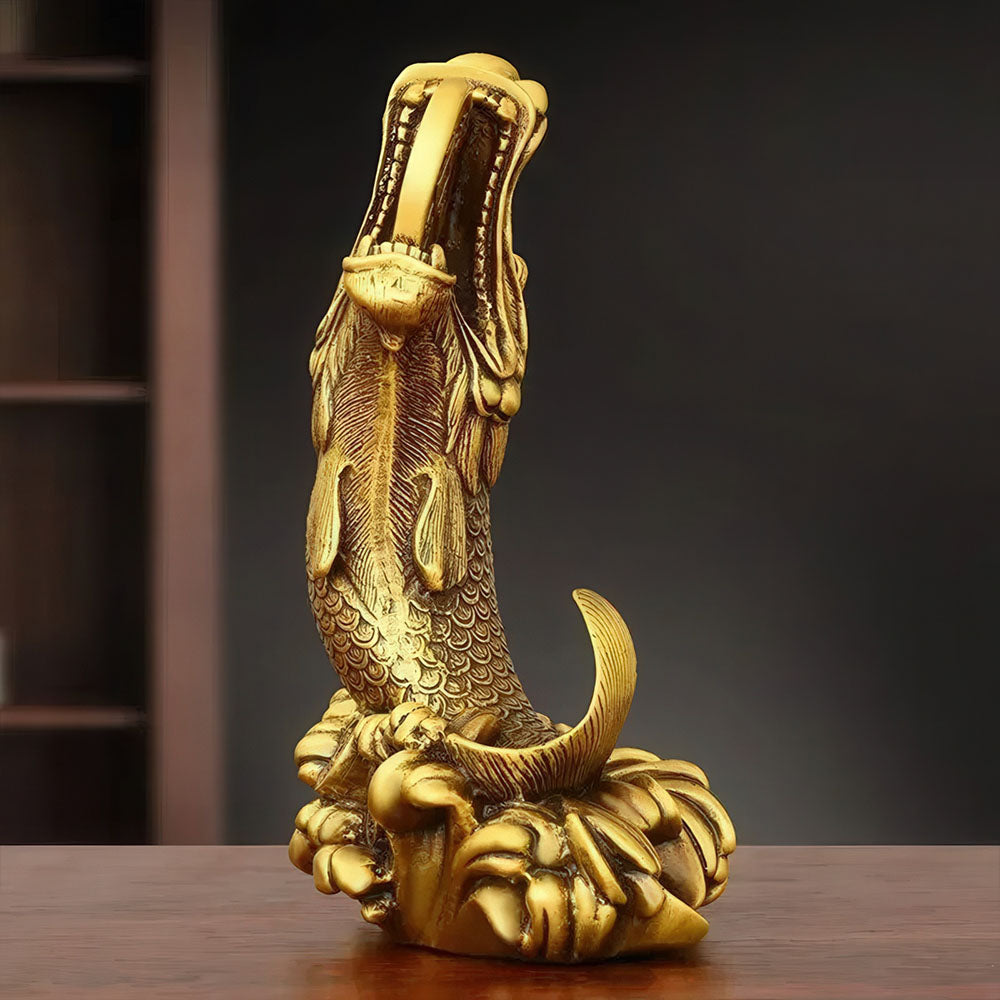 Le poisson Arowana Feng Shui en cuivre, une amulette puissante pour attirer la prospérité financière.