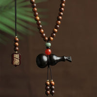 Thumbnail for La variante en bois noir du porte-bonheur chinois avec sa gourde sculptée.