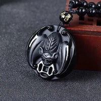 Thumbnail for La variante du porte-bonheur chauve-souris, avec son collier de perles en obsidienne.