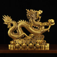 Thumbnail for Vue détaillée de la statue du dragon porte-bonheur chinois, mettant en valeur la finesse de la sculpture en cuivre.