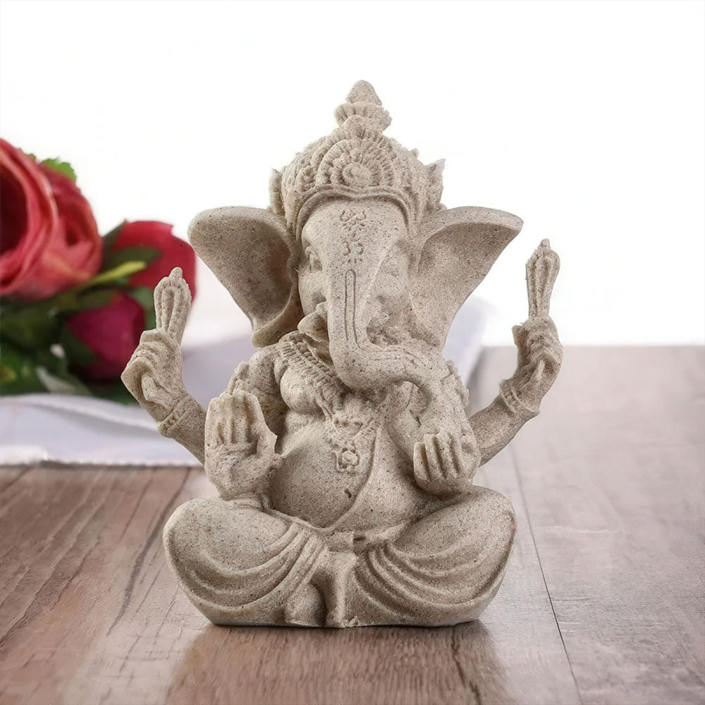 Le porte-bonheur Ganesh en résine imitation grès, symbole de sagesse et destructeur d'obstacles.