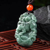 Thumbnail for Le porte-bonheur chinois en jade du signe du Buffle.
