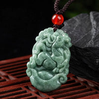 Thumbnail for Le porte-bonheur chinois en jade du signe du Cheval.