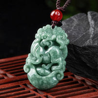 Thumbnail for Le porte-bonheur chinois en jade du signe du Singe.