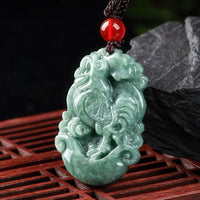 Thumbnail for Pendentif en jade sculpté à l'effigie du Coq du zodiaque.