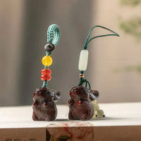Thumbnail for Les deux variantes du porte-bonheur lapin en bois de santal foncé, ornées de perles de jade.