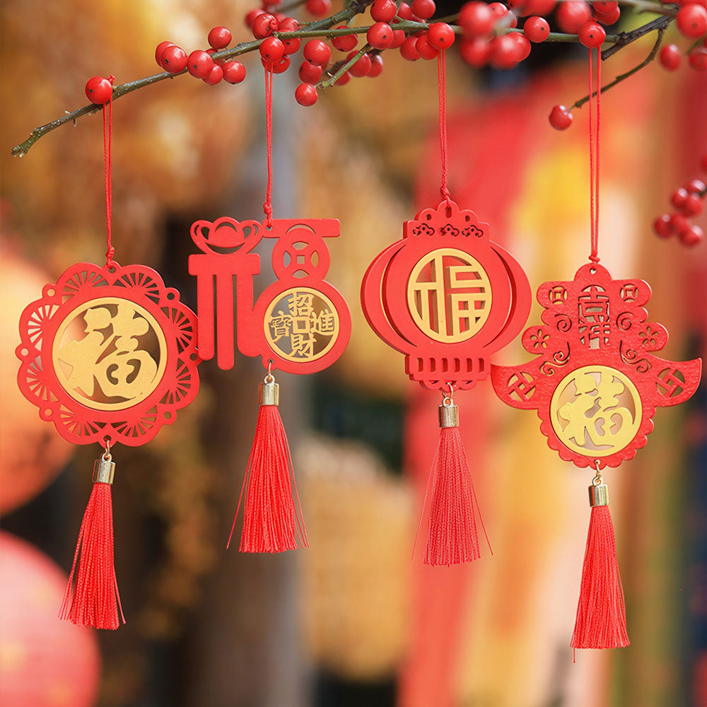 Une sélection de pendentifs festifs pour célébrer le Nouvel An Chinois.