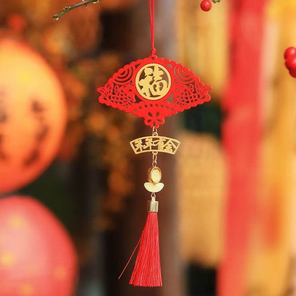 Pendentif avec des inscriptions de bon augure.