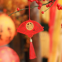Thumbnail for Pendentif décoratif en bois rouge avec le caractère 