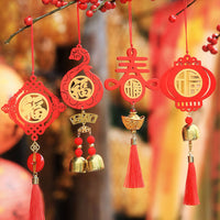Thumbnail for Quatre pendentifs Feng Shui pour attirer la santé (gourde), le renouveau (printemps) et la joie (lanterne).