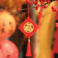 Thumbnail for Le porte-bonheur chinois rouge en forme de nœud mystique carré.