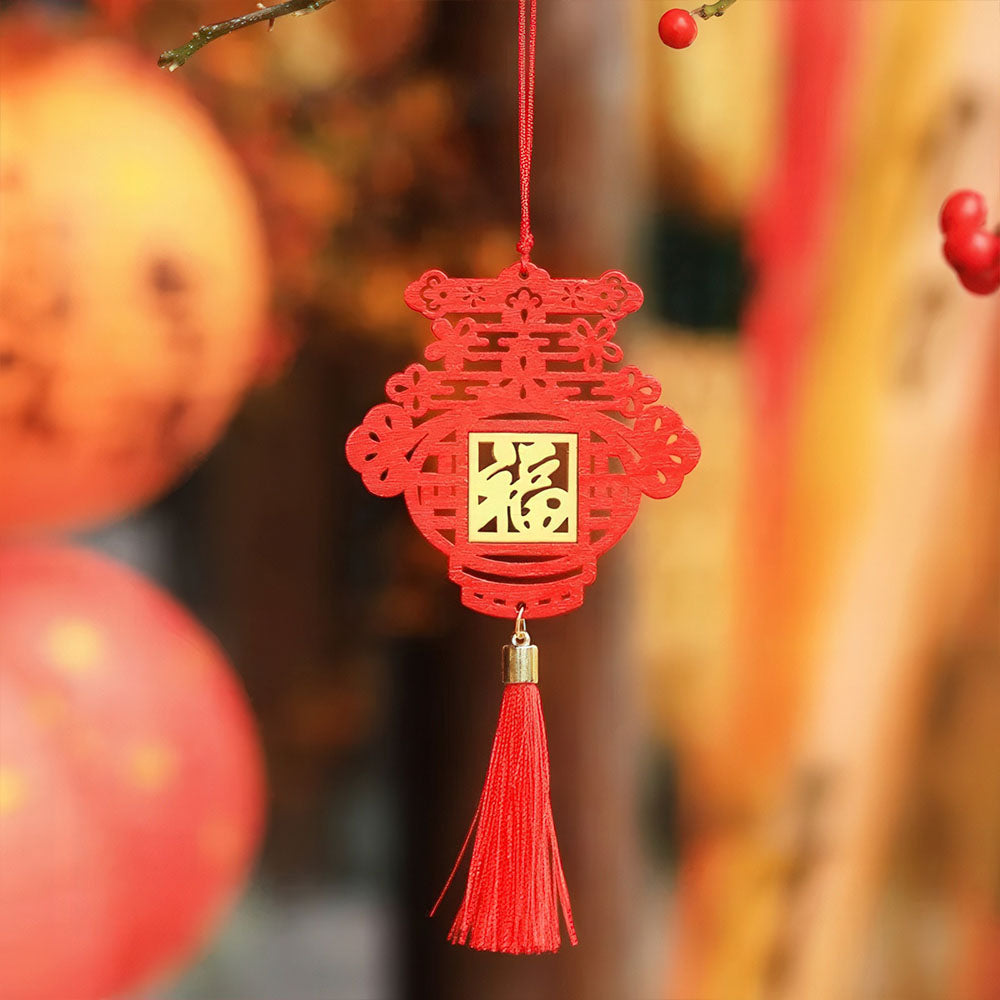 Le porte-bonheur chinois rouge en forme de vase.