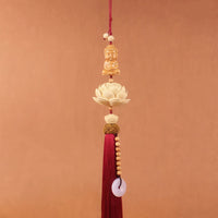 Thumbnail for Le porte-bonheur chinois pour voiture, modèle Bouddha, avec son pompon rouge.