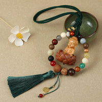 Thumbnail for Le porte-bonheur chinois Zen, variante avec un pompon vert émeraude.