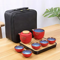Thumbnail for Le service à thé chinois de qualité rouge avec sa housse de transport souple assortie.