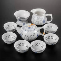 Thumbnail for Le service à thé chinois vintage en porcelaine, variante avec des motifs floraux bleus.