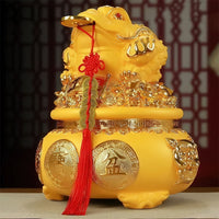 Thumbnail for La tirelire porte bonheur chinois avec un chapelet de sapèques traditionnelles.