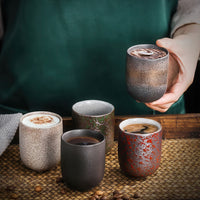 Thumbnail for Dégustation de thé dans des poteries traditionnelles de Chine