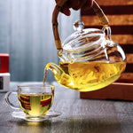 théière chinoise en verre thé jaune