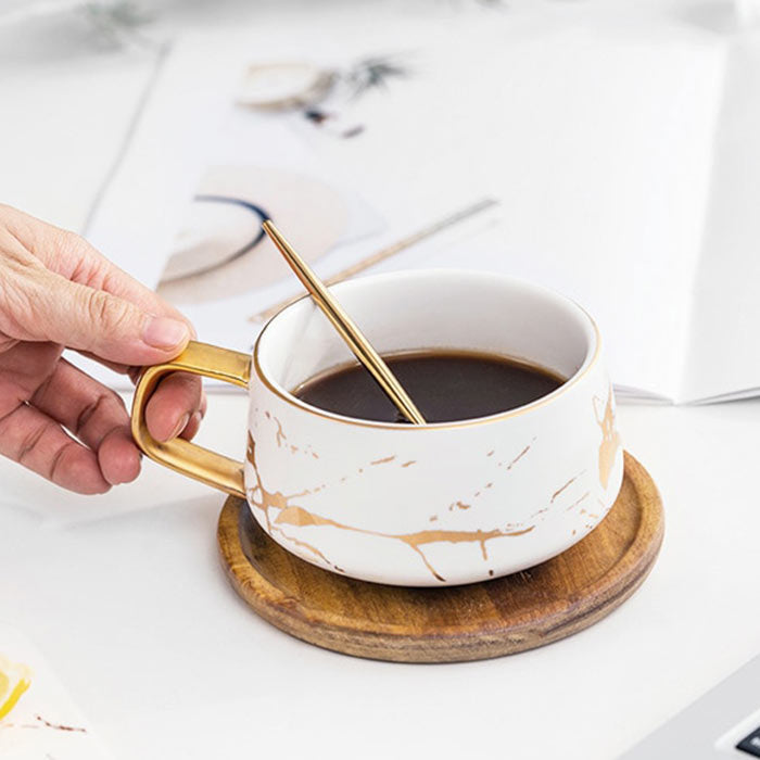 tasse chinoise blanche et dorée